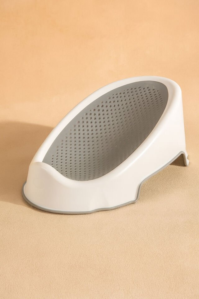 Ergonomik Bebek Banyo Yatağı – Kaymaz, Delikli, Rahat ve Güvenli Tasarım Gri