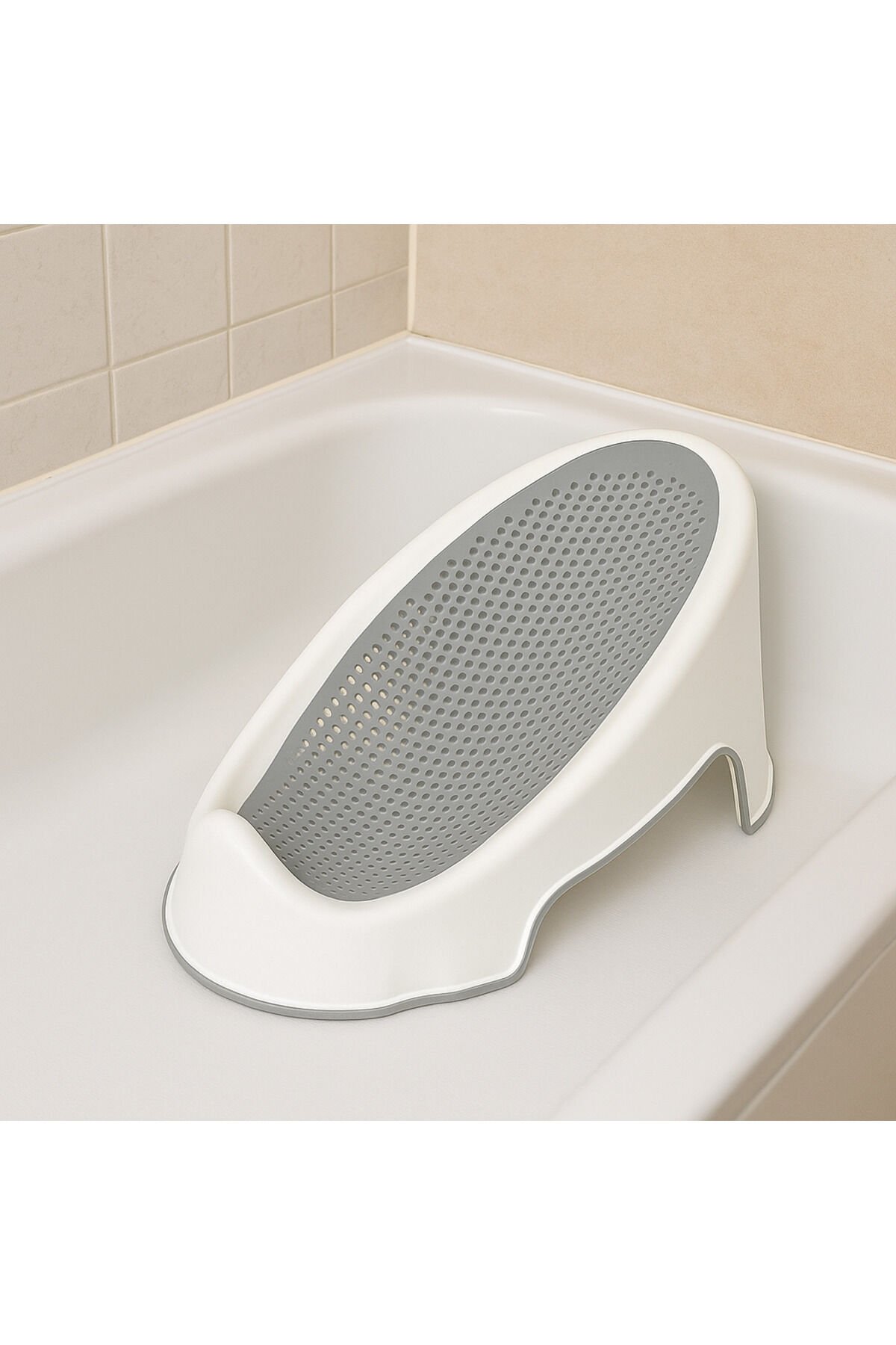 Ergonomik Bebek Banyo Yatağı – Kaymaz, Delikli, Rahat ve Güvenli Tasarım Gri